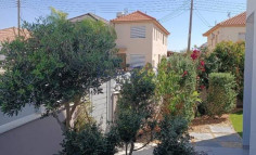 Spacious four bedroom home in Kolossi with sea view 