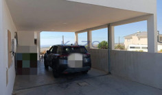 Spacious four bedroom home in Kolossi with sea view 