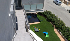 Spacious four bedroom home in Kolossi with sea view 