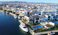 Beautiful 6 bedroom villa with swimming pool for sale in Agios Antonios