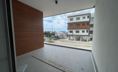 Modern 3-bedroom apartment with pool in Agios Athanasios 