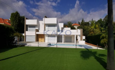 Spacious villa with pool in Agios Tychonas area 