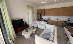 Charming 2 bedroom whole floor apartment with pool in Kato Paphos 