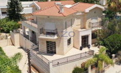 Spacious villa in Agios Tychonas with sea view 
