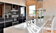 Marvellous four bedroom villa with pool and sea view 