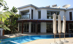 First line three bedroom sea front home with pool 