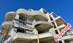 Stunning top floor apartment with sea view and pool 