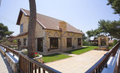 Spacious detached house with pool in Souni Spacious detached house with pool in Souni