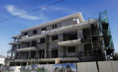 Modern unfurnished apartment with elevator in Mesa Geitonia 