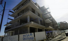 Modern unfurnished apartment with elevator in Mesa Geitonia 