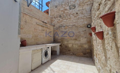 Excellent three bedroom maisonette for sale in Mesa Geitonia area 