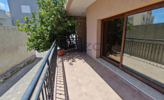 Excellent three bedroom maisonette for sale in Mesa Geitonia area 