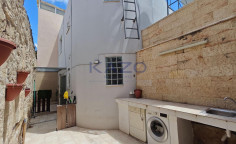Excellent three bedroom maisonette for sale in Mesa Geitonia area 