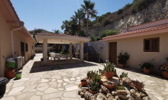 Detached residential resale property in Foinikaria 