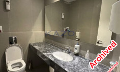 Top floor 225m2 office rent in Columbia center 