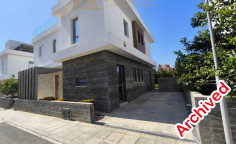 Modern sea front villa in Chloraka with pool 