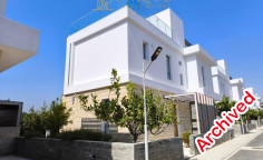 Modern sea front villa in Chloraka with pool 