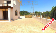 Luxury villa on a big plot of land in Mandria 