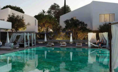 Charming villa for sale in Oroklini with gym, sauna and communal swimming pool 