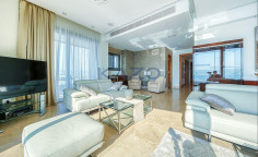 Stunning 3-bedroom apartment with sea view in Mouttagiaka 