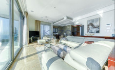 Stunning 3-bedroom apartment with sea view in Mouttagiaka 