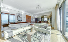Stunning 3-bedroom apartment with sea view in Mouttagiaka 