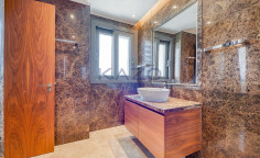 Stunning 3-bedroom apartment with sea view in Mouttagiaka 