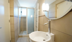 6 bedroom house to rent in Makedonitissa