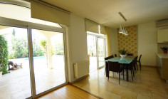 6 bedroom house to rent in Makedonitissa