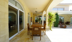 6 bedroom house to rent in Makedonitissa