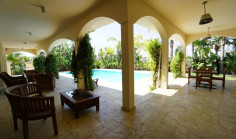 6 bedroom house to rent in Makedonitissa