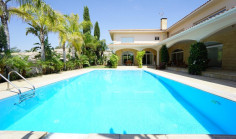 6 bedroom house to rent in Makedonitissa