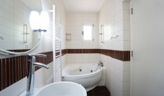 6 bedroom house to rent in Makedonitissa