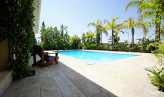 6 bedroom house to rent in Makedonitissa