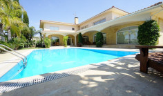 6 bedroom house to rent in Makedonitissa