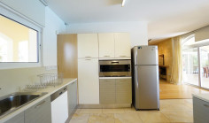 6 bedroom house to rent in Makedonitissa