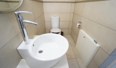 6 bedroom house to rent in Makedonitissa