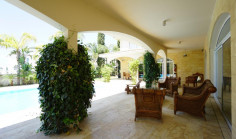 6 bedroom house to rent in Makedonitissa