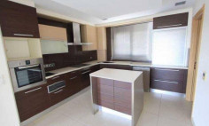 Three bedrooms apartment to rent in Engomi