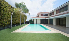 6 bedrooms house for sale in Strovolos