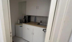 Commercial to rent in Lykabittos