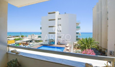 Lovely 3 bedrooms apartment for sale in Mackenzie Beach
