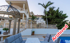Spacious Mouttagiaka villa with pool and gym 