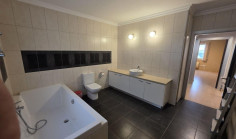Commercial to rent Agioi Omologites