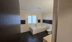 Commercial to rent Agioi Omologites
