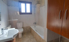 4 bedroom house to rent in Deryneia