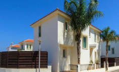 Three bedrooms house to rent in Pernera