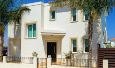 Three bedrooms house to rent in Pernera