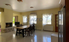 Spacious five bedroom villa with pool in Pyrgos area 