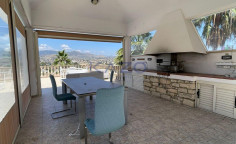 Spacious five bedroom villa with pool in Pyrgos area 